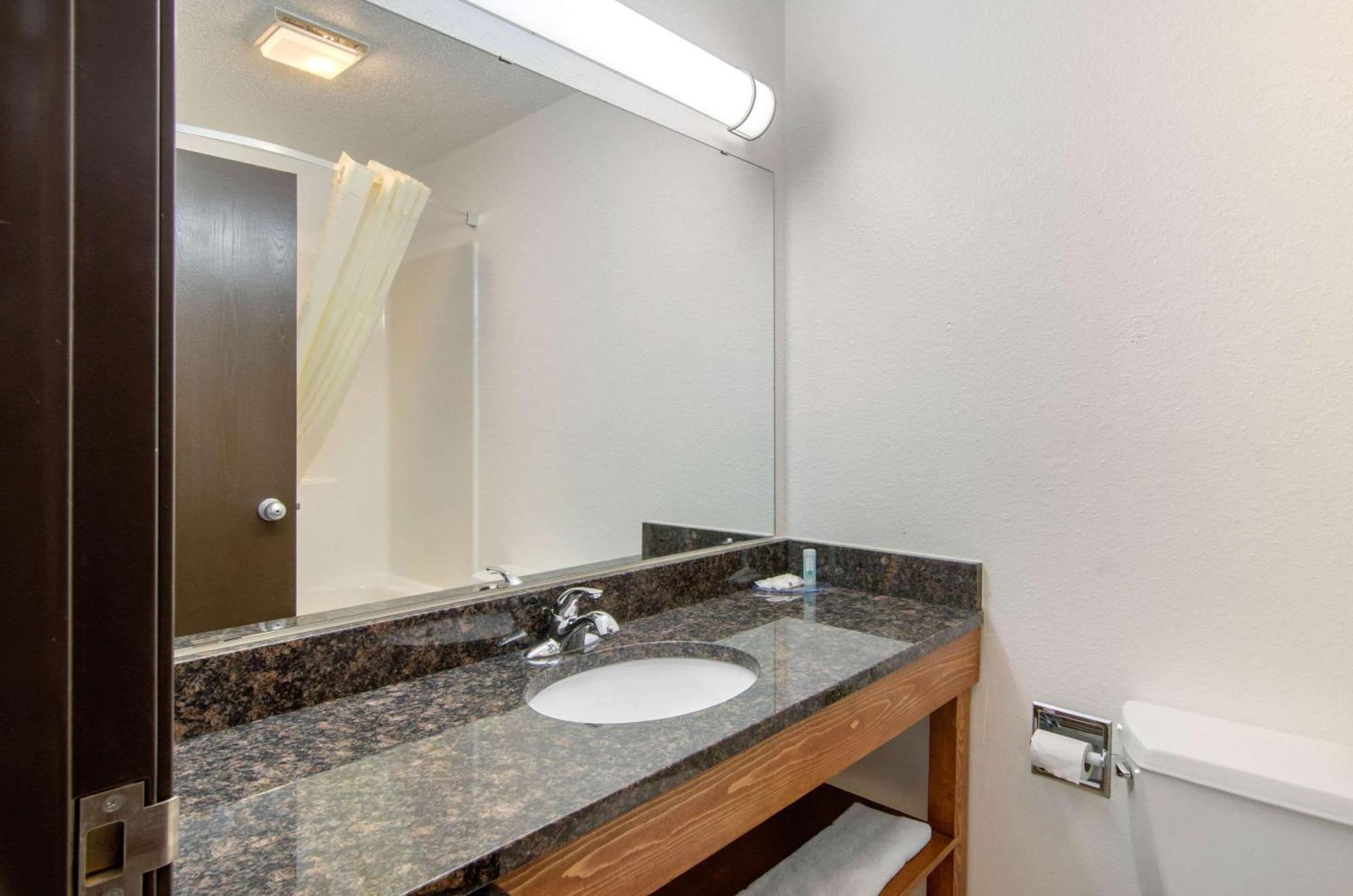 Quality Inn Russell Ngoại thất bức ảnh